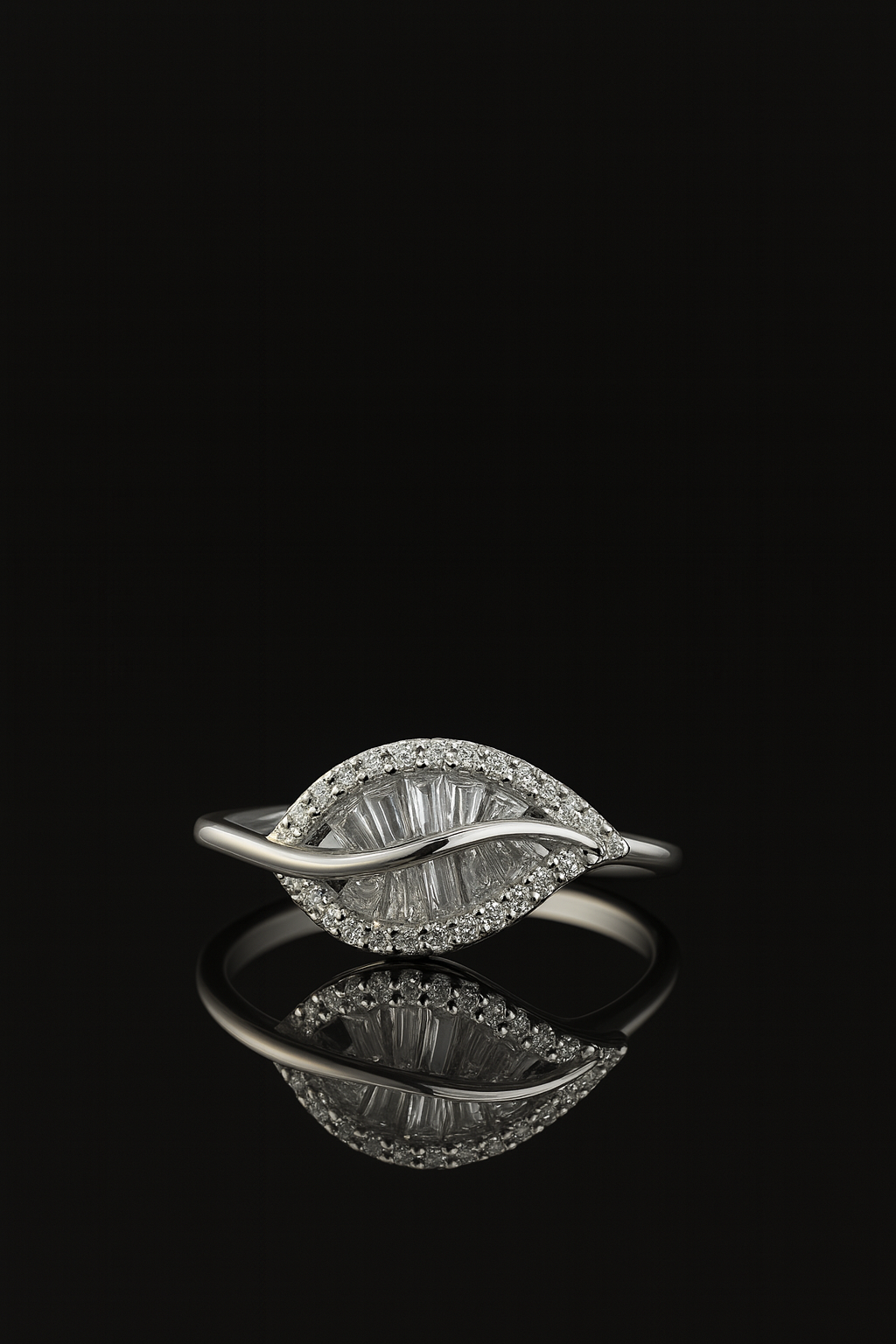 Luxe Metal Leaf Radiance Ring