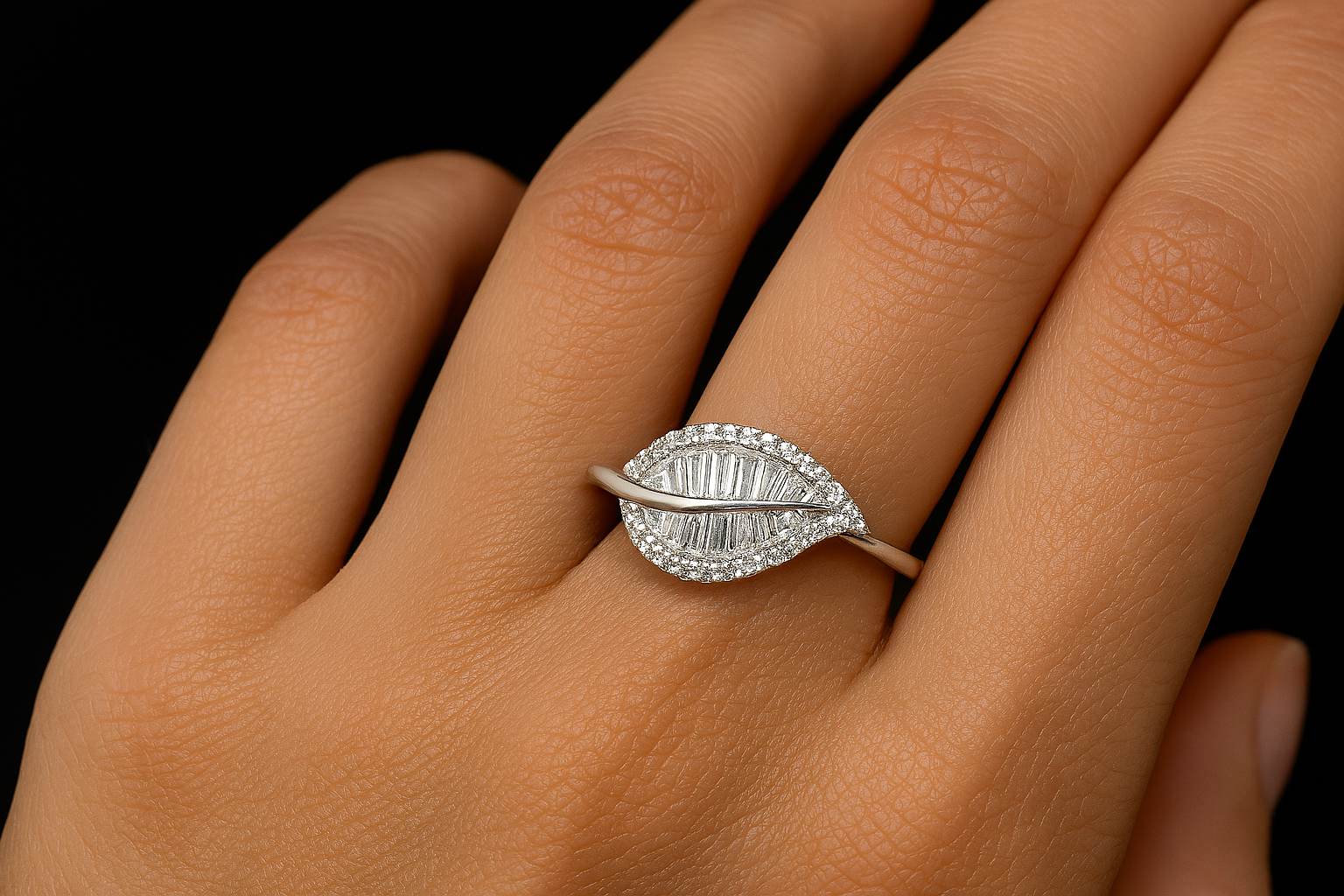 Luxe Metal Leaf Radiance Ring