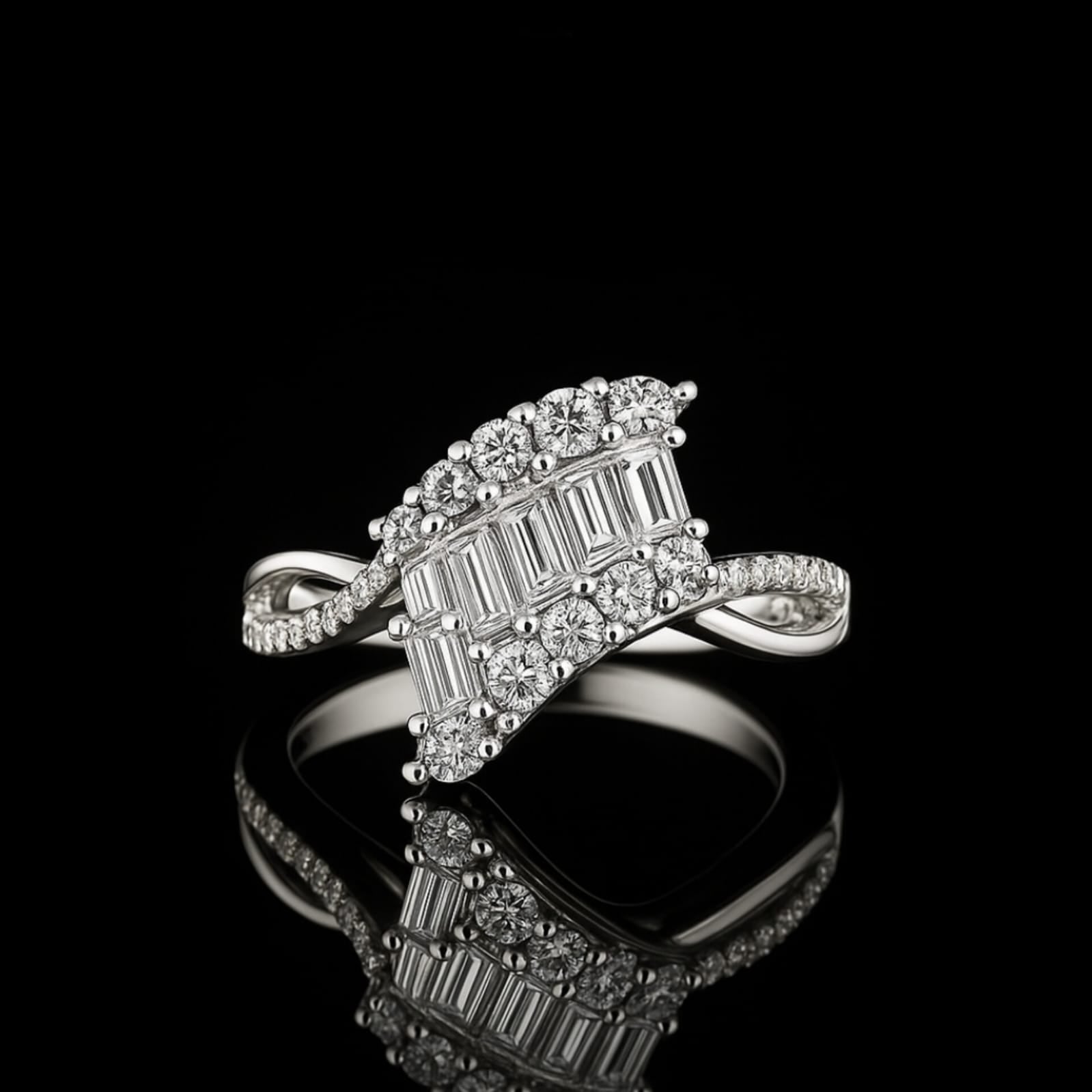 Luxe Radiance Diamond Ring